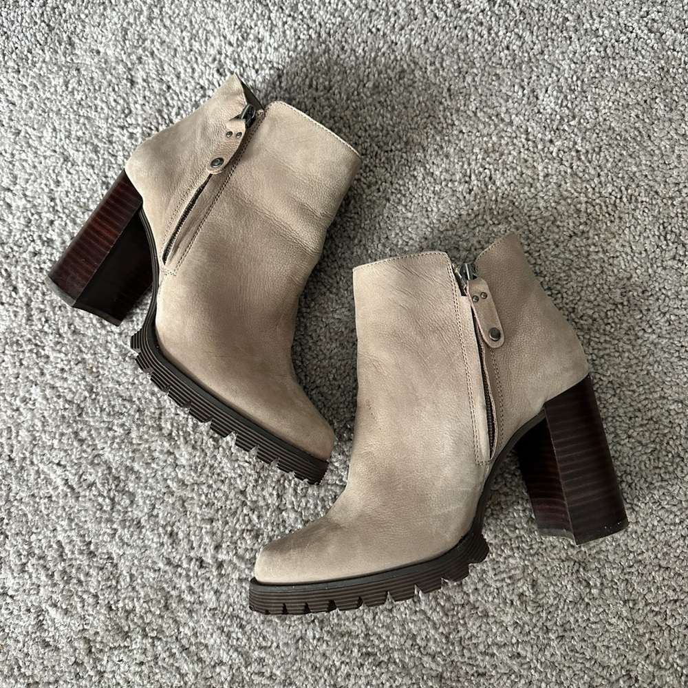 Gibson Latimer Beige Heeled Platform Boots